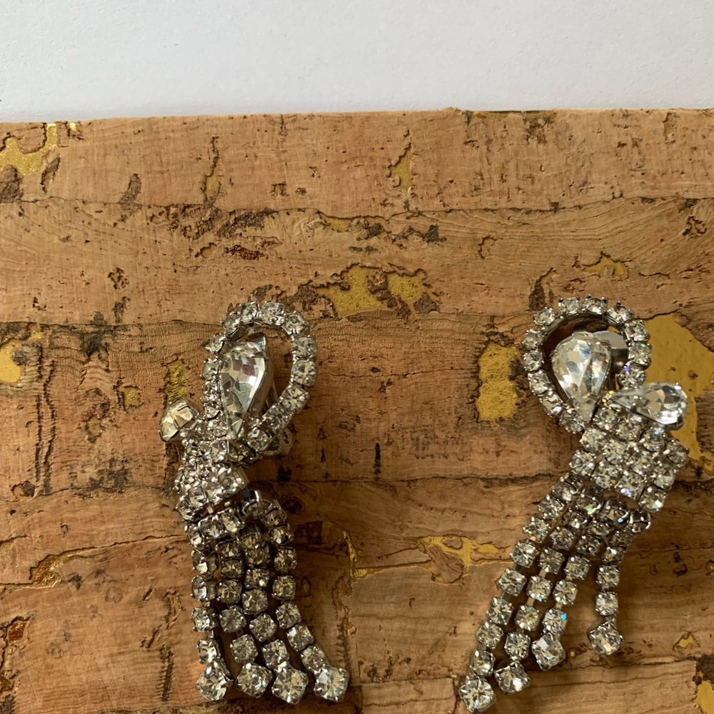 Vintage 1960 Rhinestone Clip on Earrings. - Picture 3 of 9